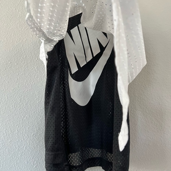 Like New! Nike Muscle 💪🏼 Tank! - Picture 4 of 7